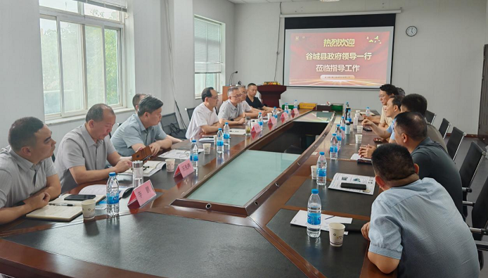 谷城縣委常委、副縣長梁河橋一行領導蒞臨現代精工考察 共謀磷石膏綠色應用新篇章