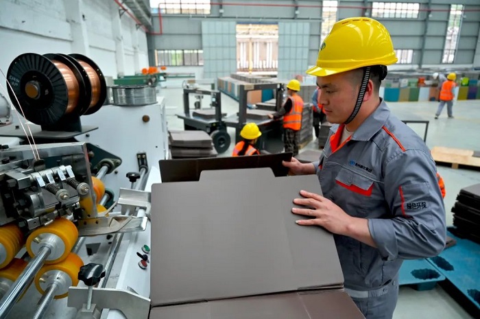 磷石膏包裝箱生產現場 1