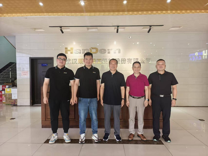 中國建筑材料工業規劃研究院團隊參觀交流