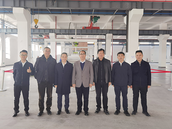 深化磷石膏高值化利用戰略合作——貴州磷化集團何光亮董事長再次率隊考察現代精工，共推綠色包裝產業升級