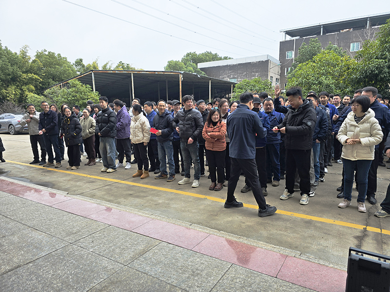 總經理發放開門紅包1