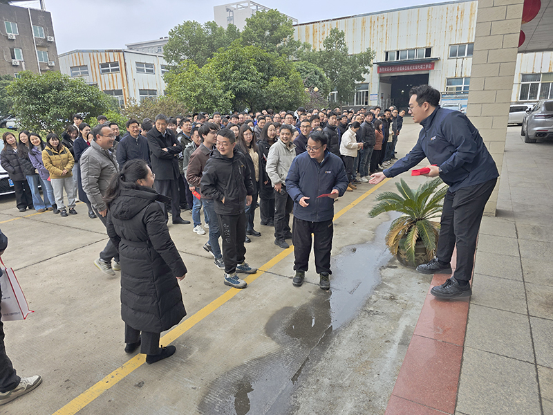 總經理發放開門紅包2