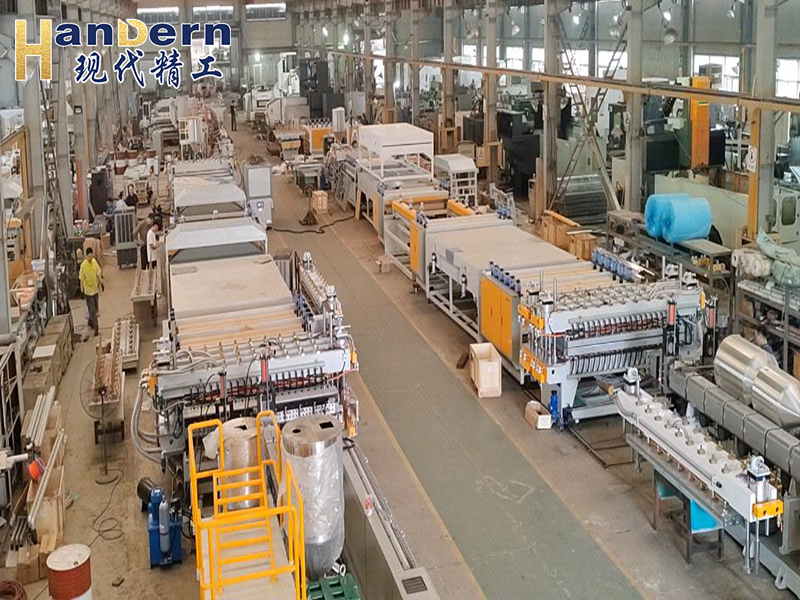 全自動PE鋼包片材生產線1