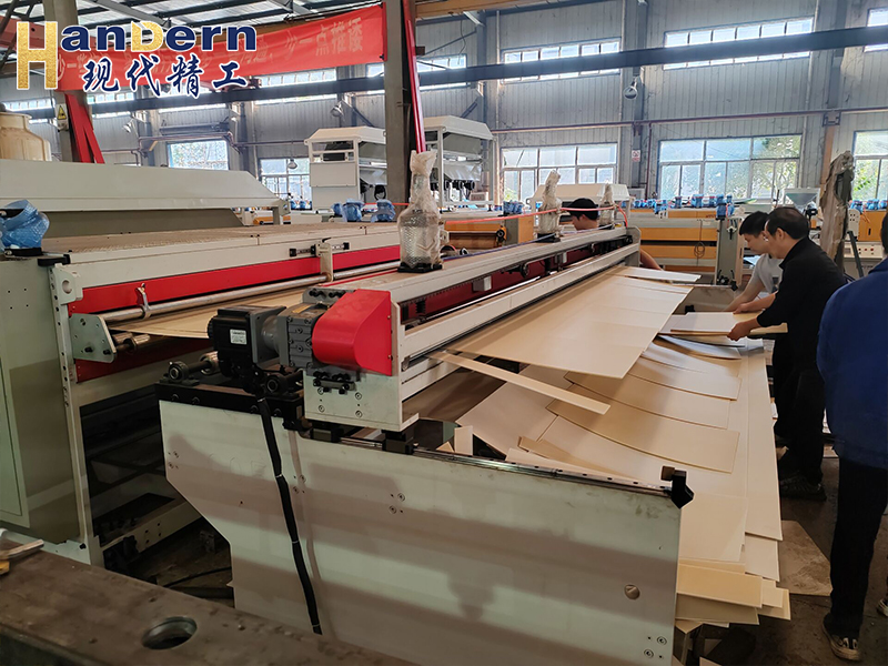 全自動PE鋼包片材生產線3